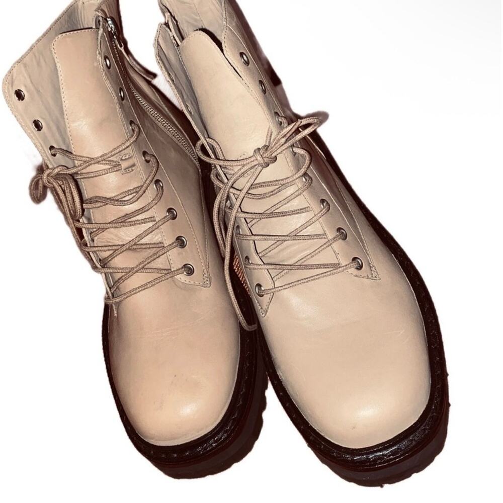 Size 8 tan new without tags boots